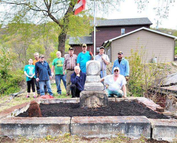 East Liverpool Masons clean up grave site News, Sports, Jobs
